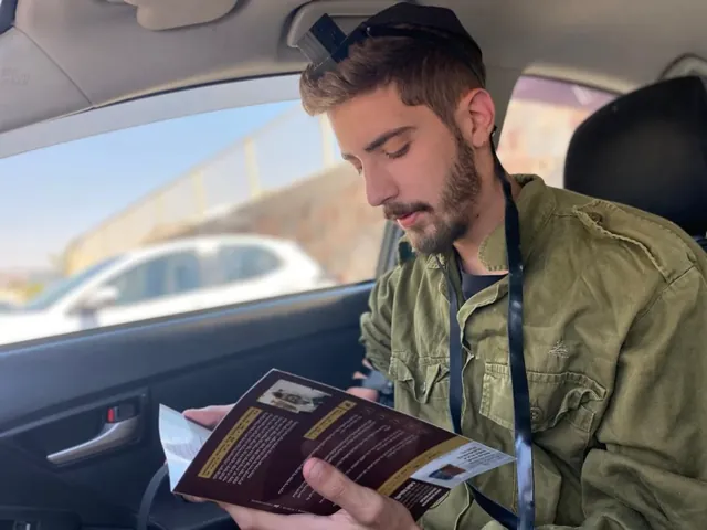 רגעים ממיזם קשר של תפילין