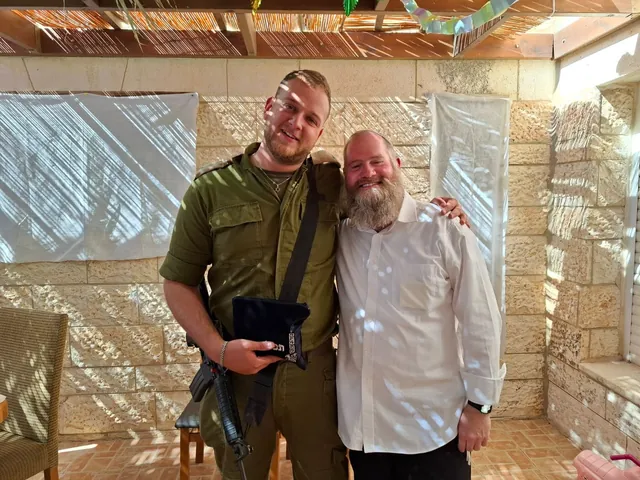 רגעים ממיזם קשר של תפילין