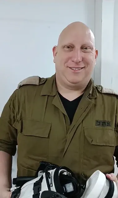 רגעים ממיזם קשר של תפילין