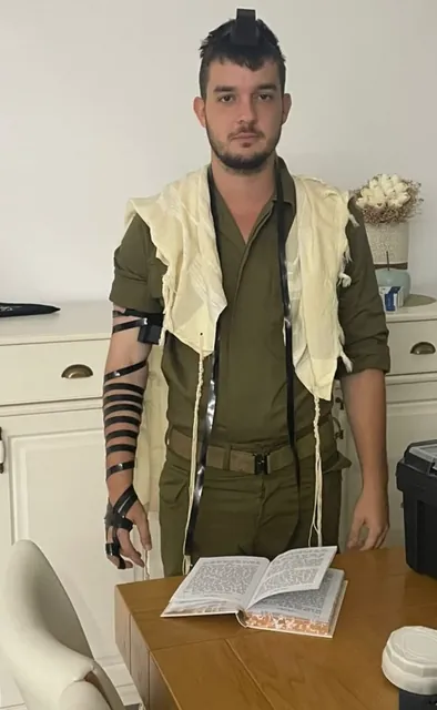 רגעים ממיזם קשר של תפילין