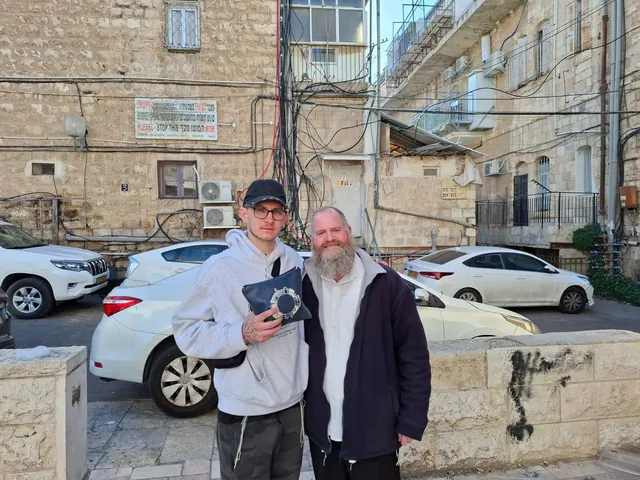 רגעים ממיזם קשר של תפילין
