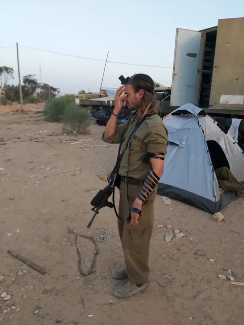 רגעים ממיזם קשר של תפילין