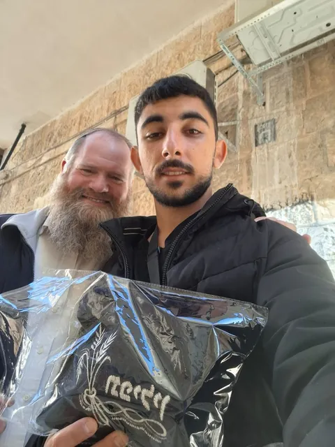 רגעים ממיזם קשר של תפילין
