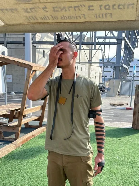 רגעים ממיזם קשר של תפילין